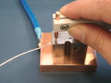 小手電極ベース電極　溶接作業の様子